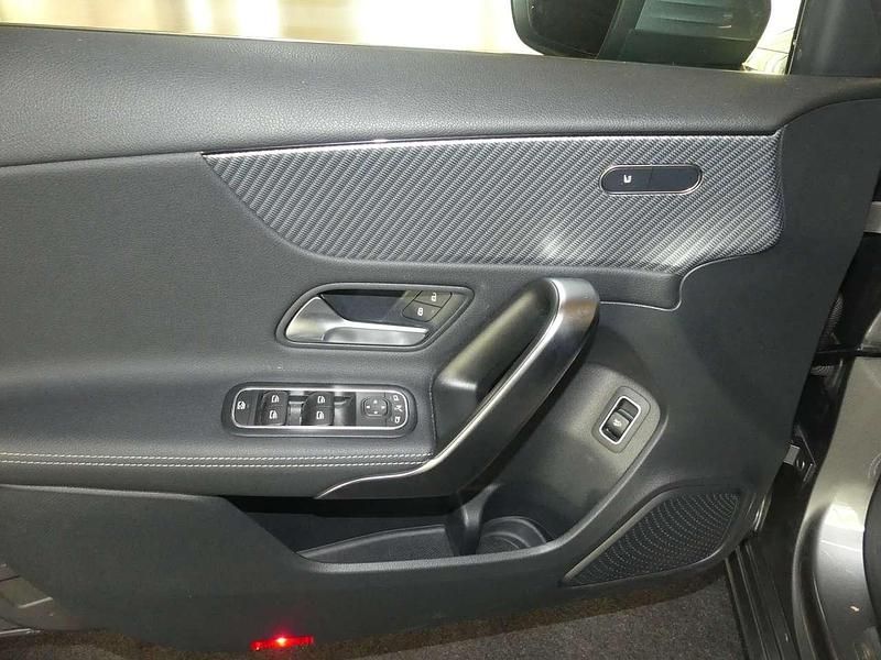 Gebraucht Mercedes A200 Advanced 163 PS (119 kW) 2024 Mountaingrau Limousine