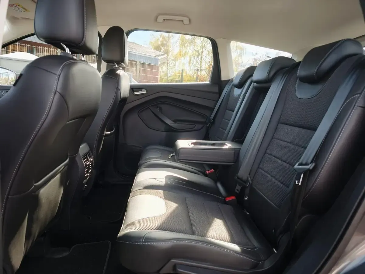 Gebraucht Ford Kuga Titanium 150 PS (110 kW) 2016 Grau SUV