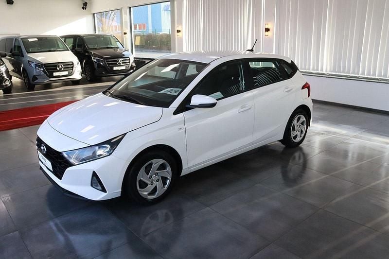 Gebraucht Hyundai i20 Select 101 PS (74 kW) 2020 Weiß Kleinwagen