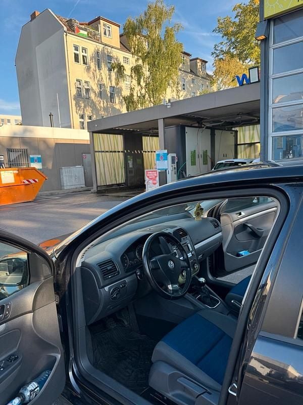 Gebraucht VW Golf V 106 PS (77 kW) 2006 Schwarz Kleinwagen