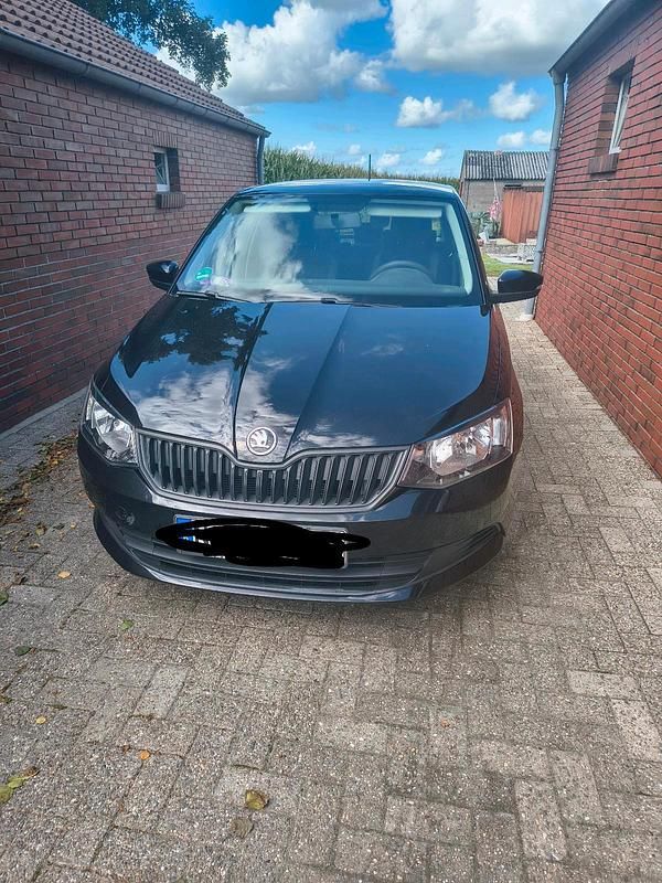 Schwarz Gebraucht 2018 Skoda Fabia Limousine | 7.000 € - Bild 1/4