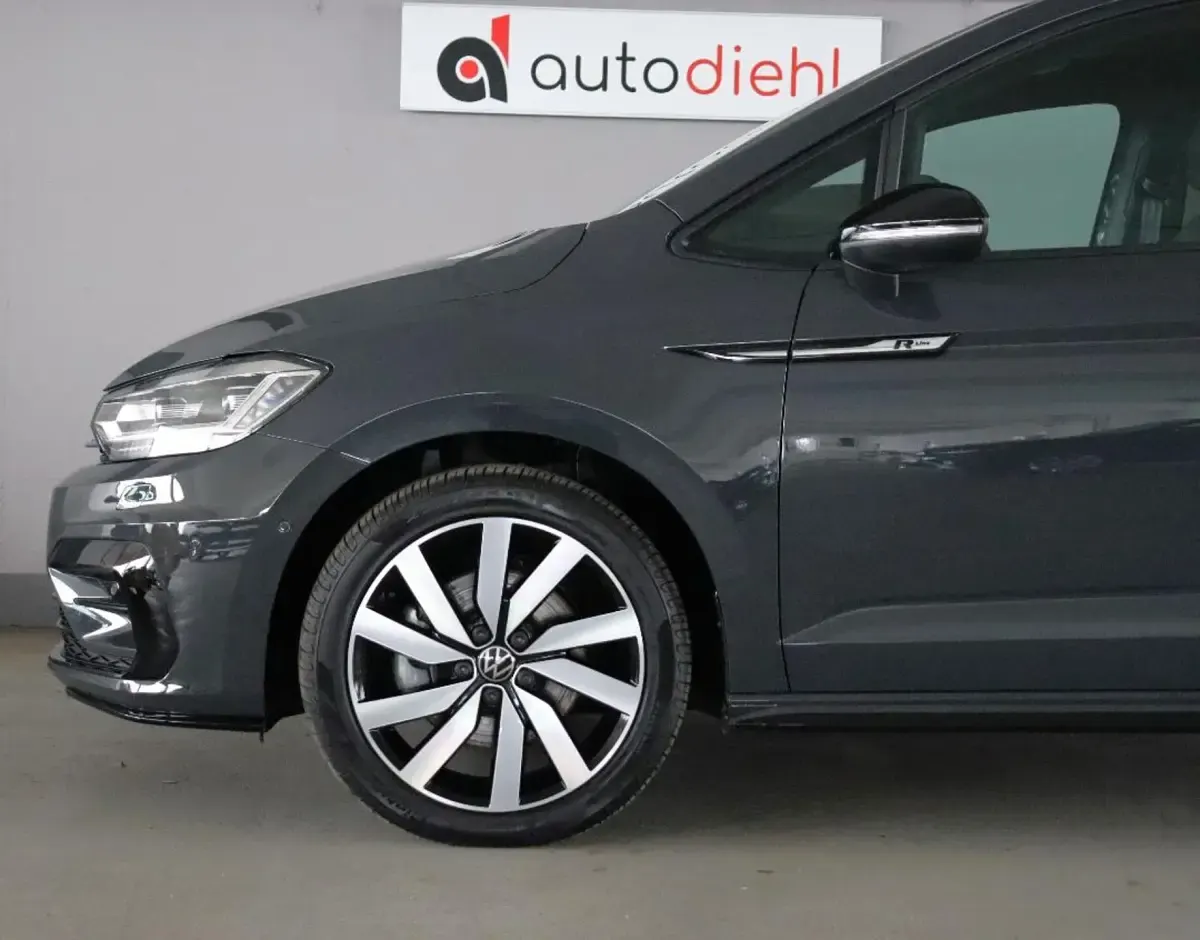 Gebraucht VW Touran Highline 150 PS (110 kW) 2025 Grau Van / Kleinbus