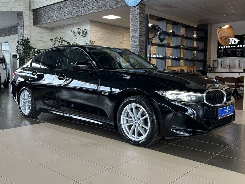 Schwarz Gebraucht 2022 BMW 320e Shadowline Limousine | 29.840 € (Fairer Preis) - Bild 1/4