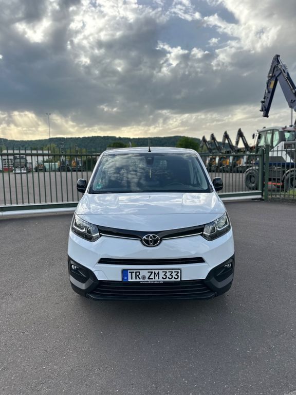 Weiß Gebraucht 2023 Toyota Proace City Van | 18.900 € (Superpreis) - Bild 1/4