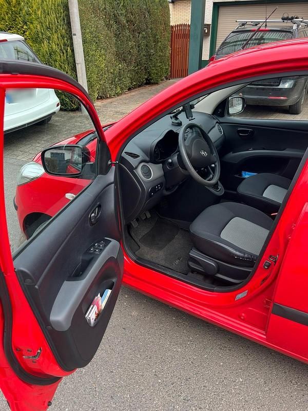 Gebraucht Hyundai i10 67 PS (49 kW) 2009 Rot Kleinwagen