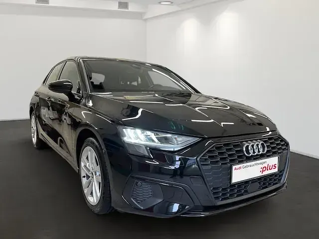 Gebraucht Audi A3 Design 110 PS (80 kW) 2021 Mythosschwarz metallic Limousine