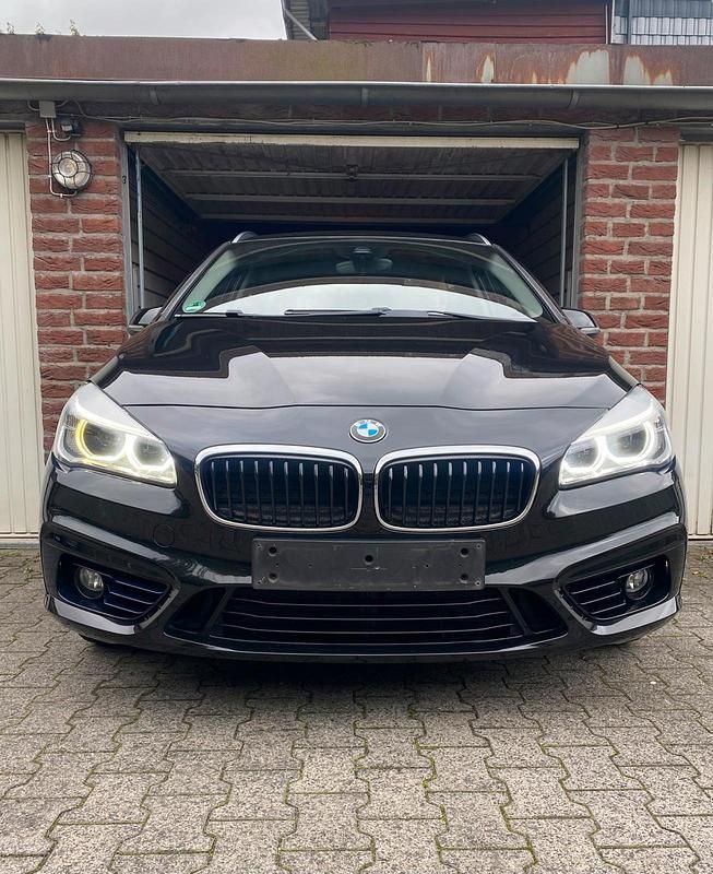 Schwarz Gebraucht 2015 BMW 218 Kombi | 10.900 € (Fairer Preis) - Bild 1/4