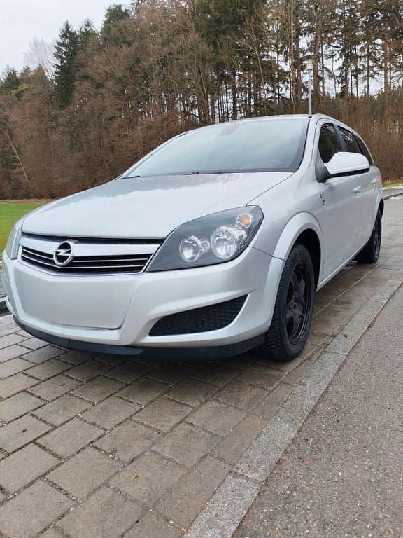 Silber Gebraucht 2010 Opel Astra Selection Limousine | 1.500 € (Fairer Preis) - Bild 1/4