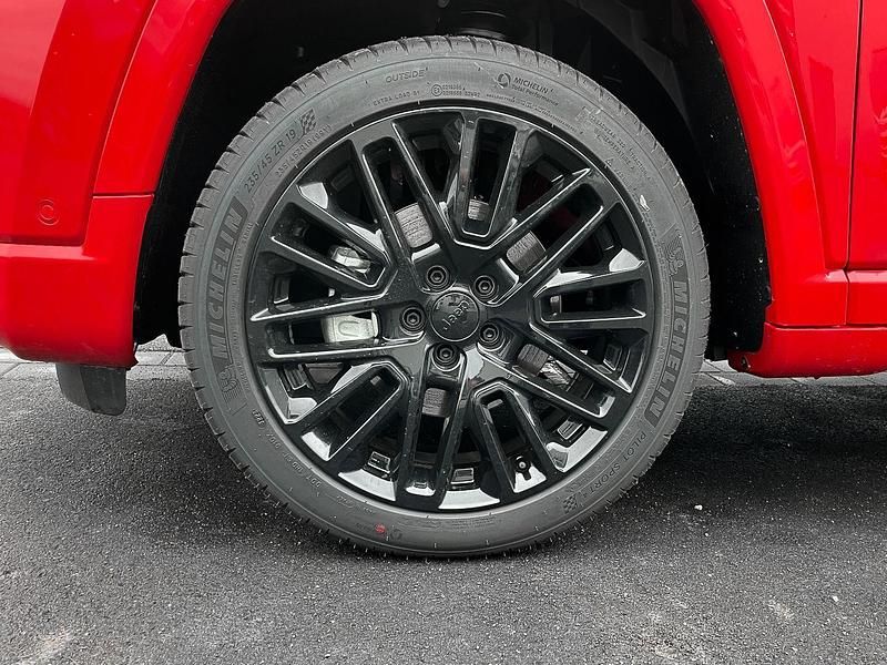 Gebraucht Jeep Compass Altitude 131 PS (96 kW) 2024 Rot SUV