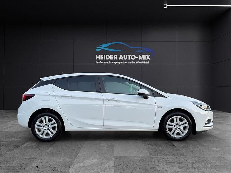 Gebraucht Opel Astra Selection 105 PS (77 kW) 2016 Weiß Limousine