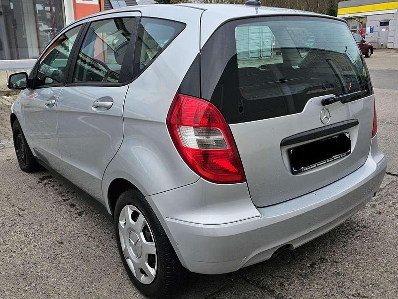 Gebraucht Mercedes A180 109 PS (80 kW) 2010 Polarsilber  metalliclack Kleinwagen