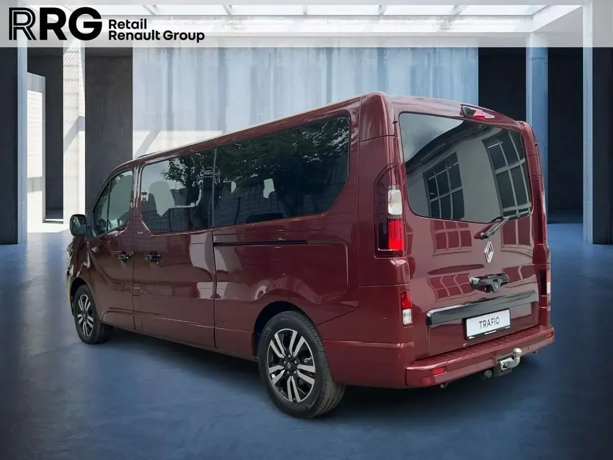 Neu Renault Trafic 150 PS (110 kW) 2026 Karmesinrot metallic Van / Kleinbus