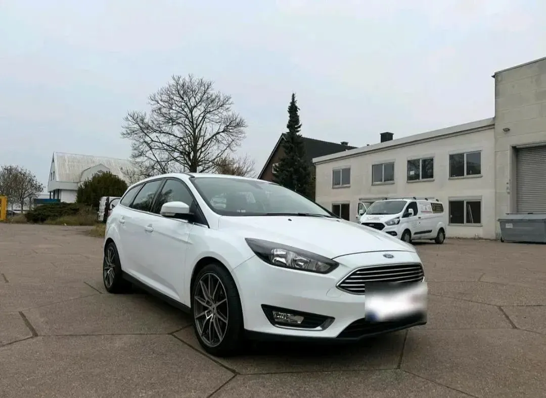 Gebraucht Ford Focus 125 PS (91 kW) 2017 Weiß Kombi