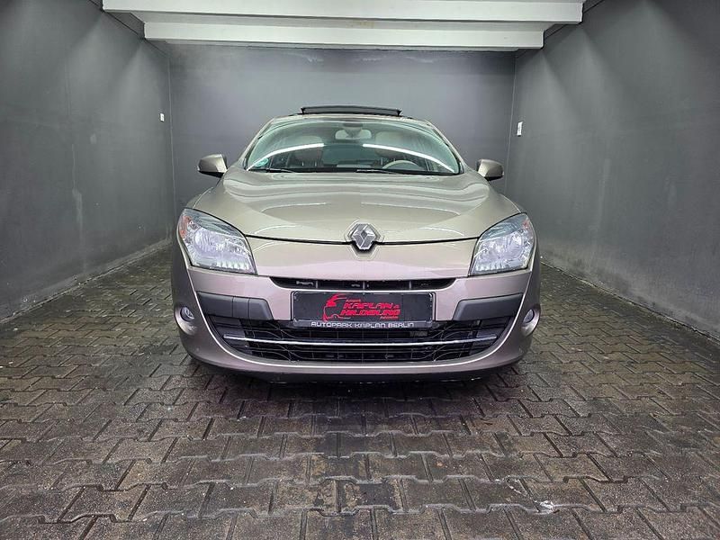 Gebraucht Renault Mégane Luxe 140 PS (102 kW) 2011 Braun Limousine