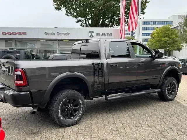 Gebraucht Dodge Ram 416 PS (305 kW) 2023 Granite crystal Pickup