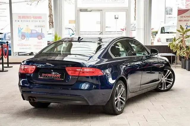 Gebraucht Jaguar XE Prestige 179 PS (131 kW) 2016 Blau Limousine