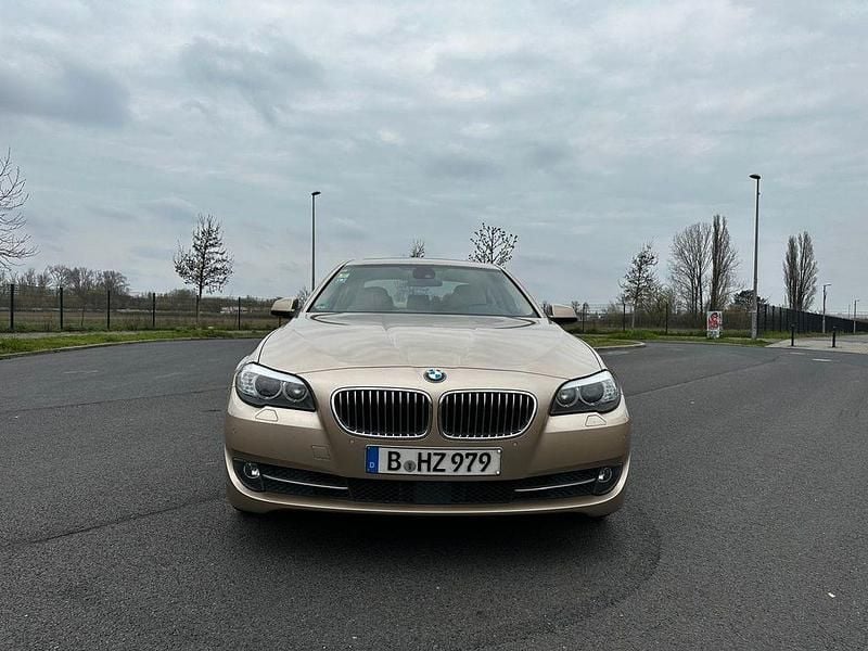 Gebraucht BMW 523 204 PS (150 kW) 2011 Gold Limousine