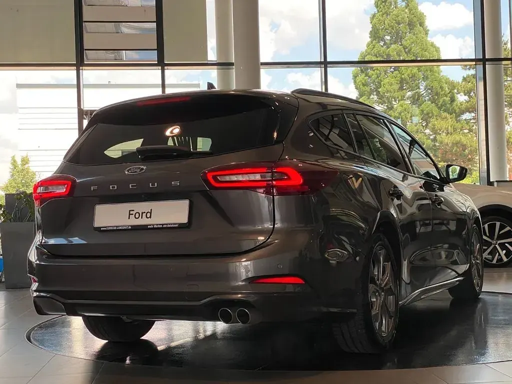 Gebraucht Ford Focus ST-Line 155 PS (114 kW) 2024 Grau Kombi