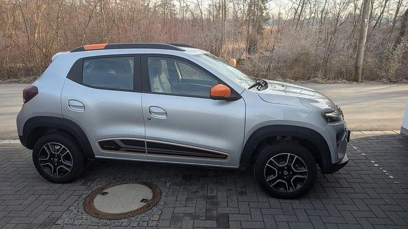 Silber Gebraucht 2022 Dacia Spring Essentiel Kleinwagen | 9.800 € (Fairer Preis) - Bild 1/3