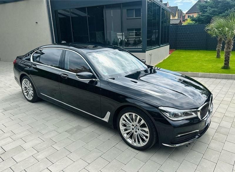 Schwarz Gebraucht 2018 BMW 750L Executive Limousine | 33.500 € (Fairer Preis) - Bild 1/4