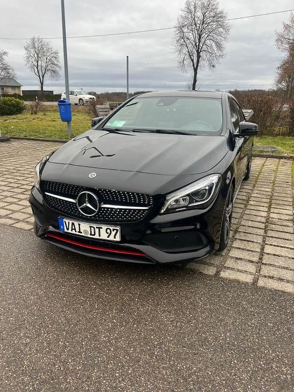 Schwarz Gebraucht 2017 Mercedes CLA250 Night Limousine | 20.500 € (Guter Preis) - Bild 1/4
