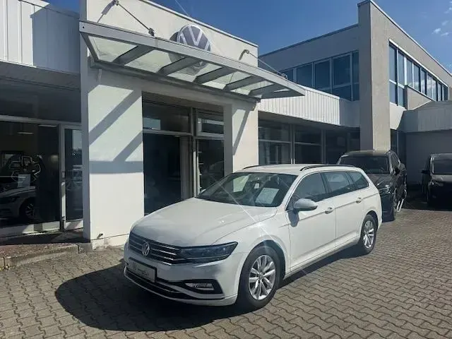 Gebraucht VW Passat Business 150 PS (110 kW) 2019 Pure white Kombi
