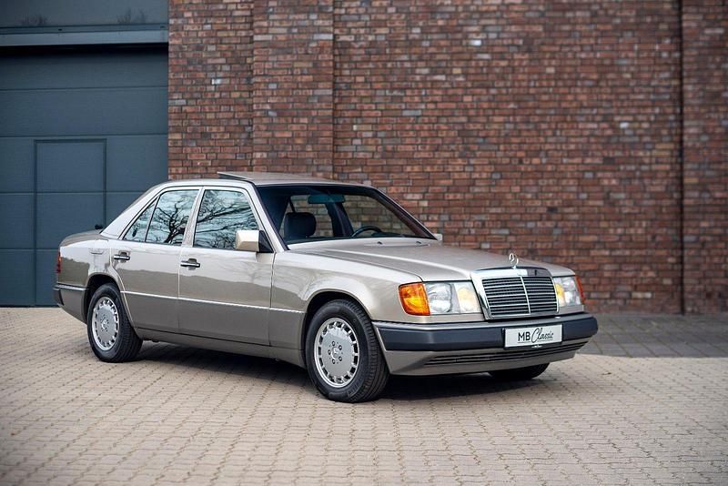 Gebraucht Mercedes E260 160 PS (117 kW) 1992 Andere farben Limousine