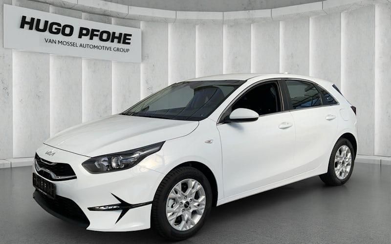 Weiß Neu 2025 Kia Ceed Vision Kleinwagen | 22.125 € (Fairer Preis) - Bild 1/4