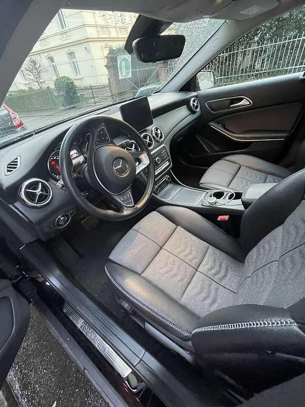 Gebraucht Mercedes GLA200 Style 156 PS (114 kW) 2018 Schwarz SUV
