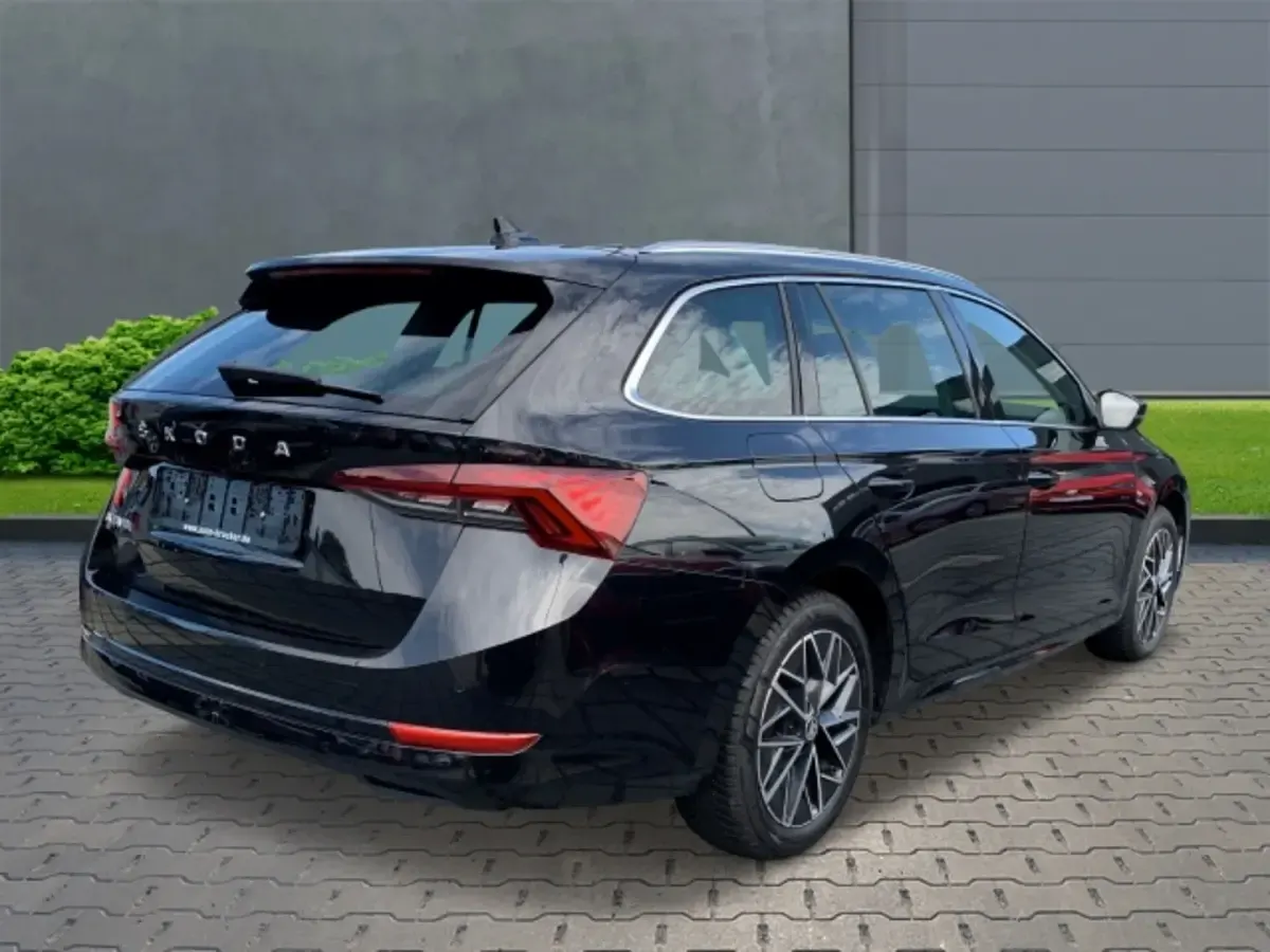 Gebraucht Skoda Octavia Style 150 PS (110 kW) 2024 Blackmagic perleffekt Kombi