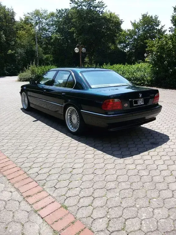 Gebraucht BMW 750 326 PS (239 kW) 1995 Grün Limousine