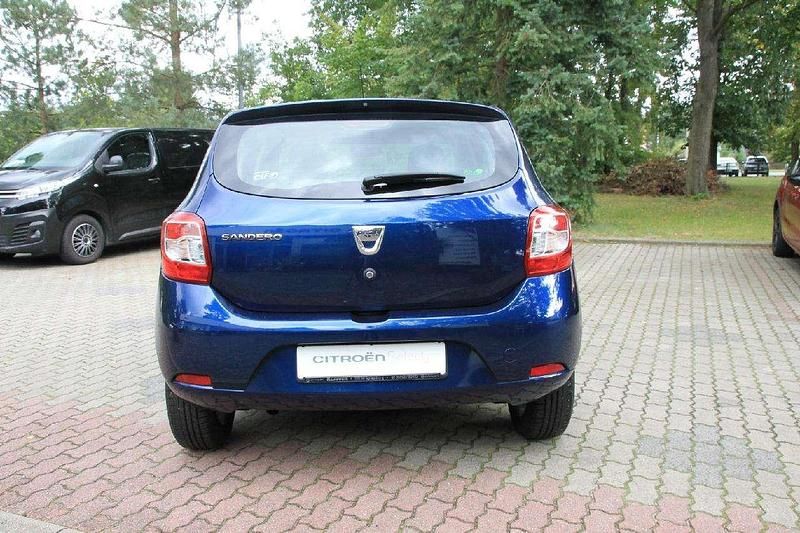 Gebraucht Dacia Sandero Celebration 90 PS (66 kW) 2016 Blau cosmos Kleinwagen