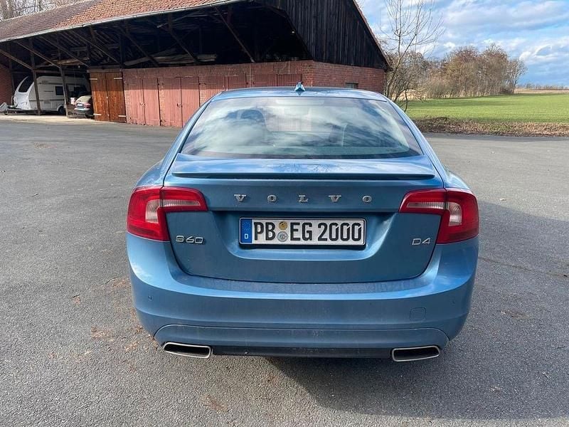 Gebraucht Volvo S60 Momentum 190 PS (139 kW) 2017 Blau Limousine