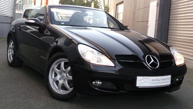 Second-hand Mercedes SLK200 163 CP (119 kW) 2006 Negru Cabrio
