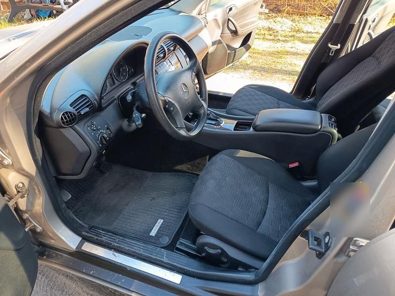Gebraucht Mercedes C180 Classic 143 PS (105 kW) 2005 Silber Limousine