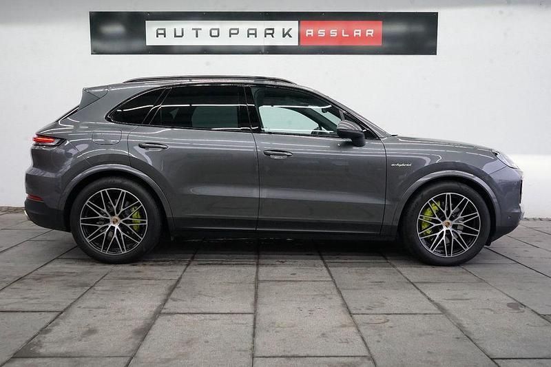 Grau Gebraucht 2024 Porsche Cayenne SUV | 91.880 € (Guter Preis) - Bild 1/4