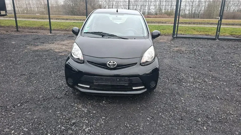 Gebraucht Toyota Aygo 68 PS (50 kW) 2012 Schwarz Kleinwagen