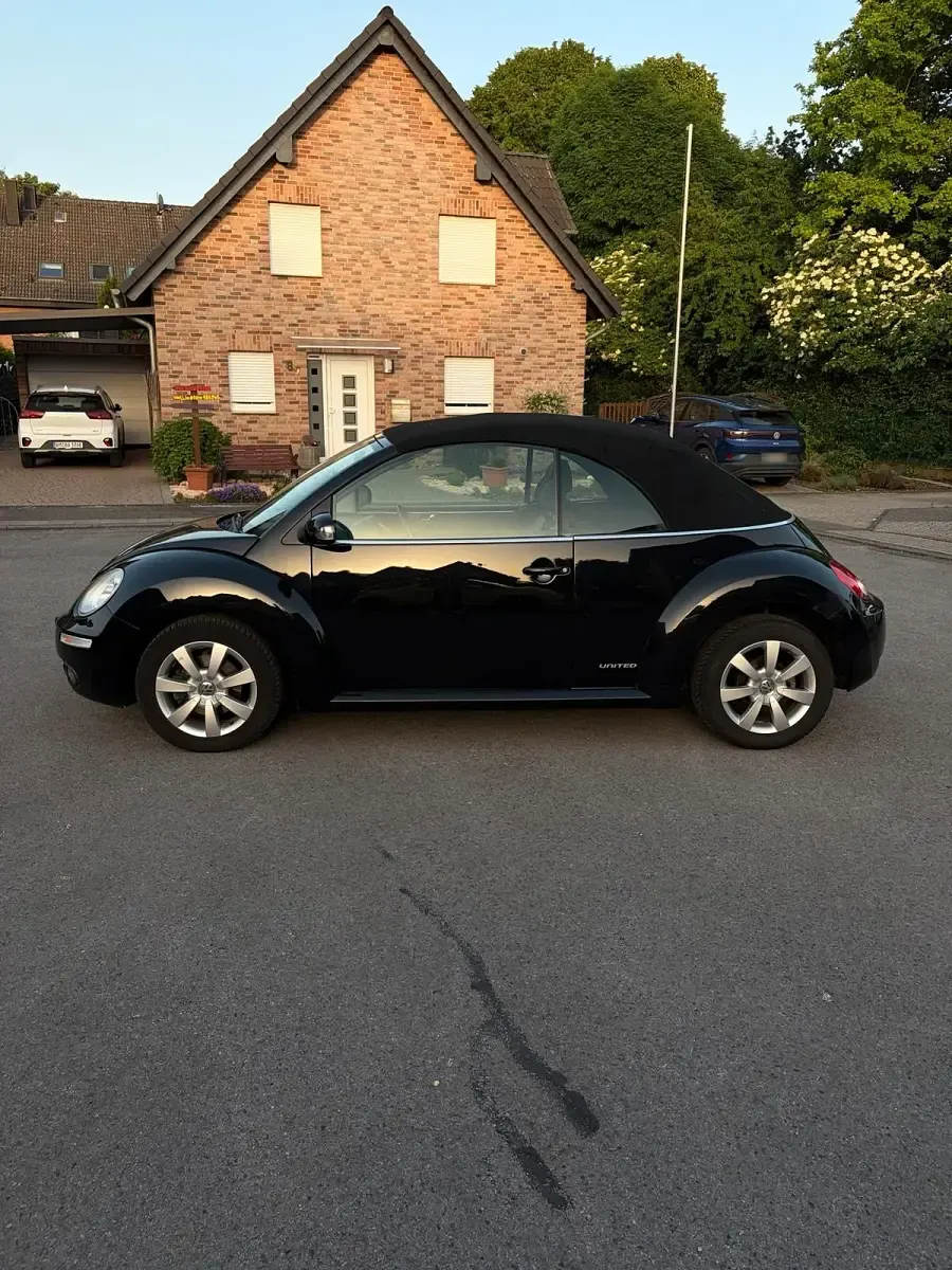 Gebraucht VW New Beetle United 101 PS (74 kW) 2008 Schwarz Kleinwagen