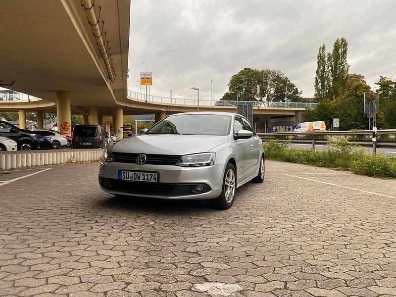 Silber Gebraucht 2011 VW Jetta Limousine | 7.000 € (Teuer) - Bild 1/4