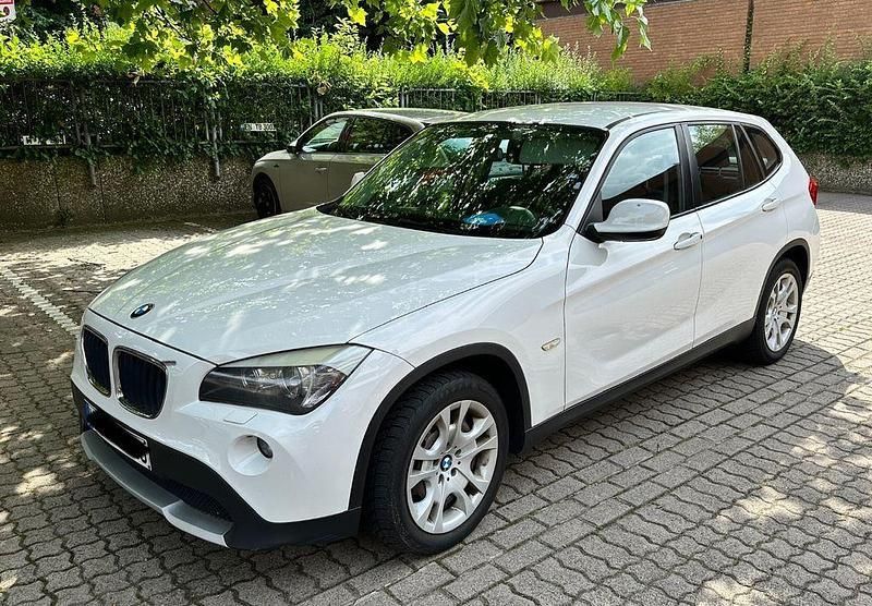 Weiß Gebraucht 2011 BMW X1 SUV | 7.500 € (Guter Preis) - Bild 1/4