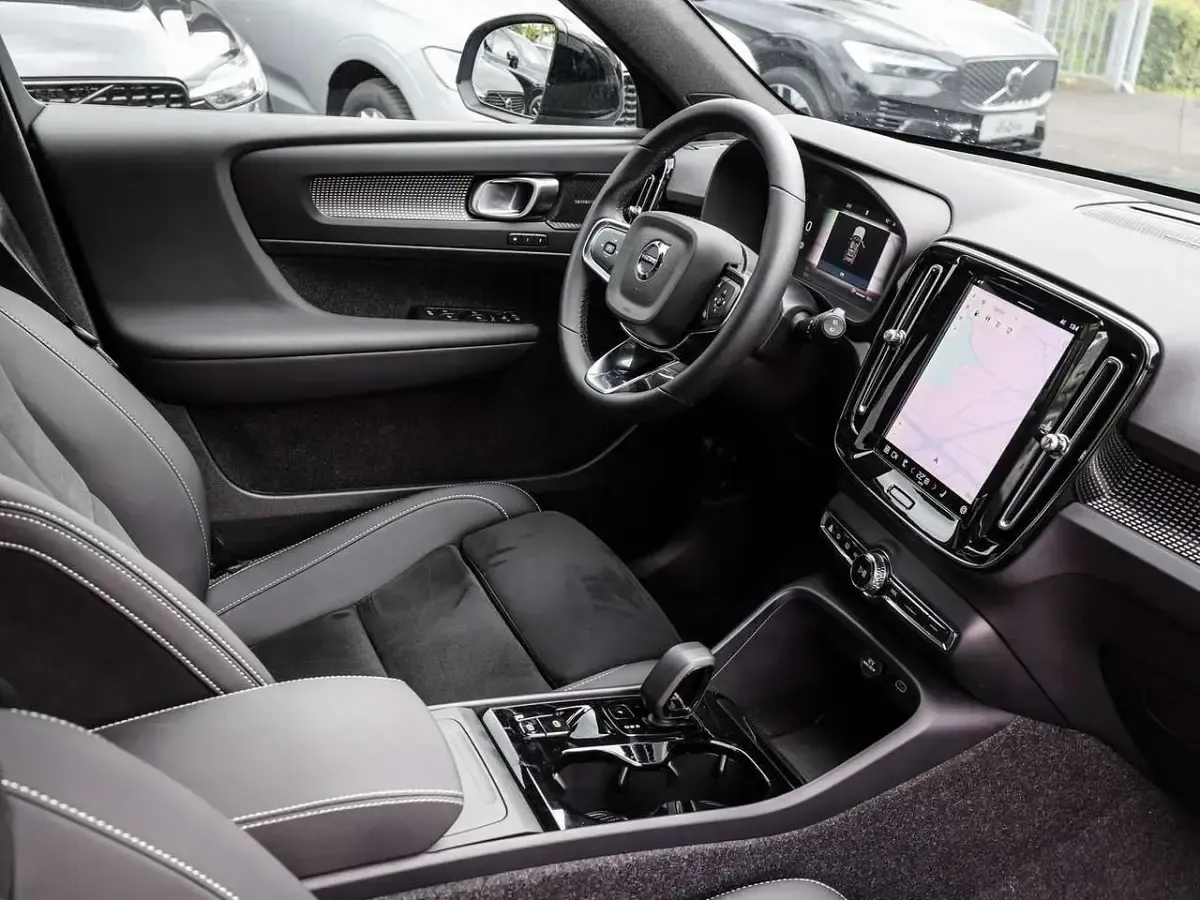 Gebraucht Volvo XC40 Plus 163 PS (119 kW) 2025 Blau SUV