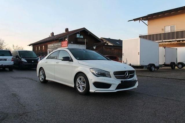 Weiß Gebraucht 2014 Mercedes CLA200 AMG line Limousine | 19.990 € (Fairer Preis) - Bild 1/4
