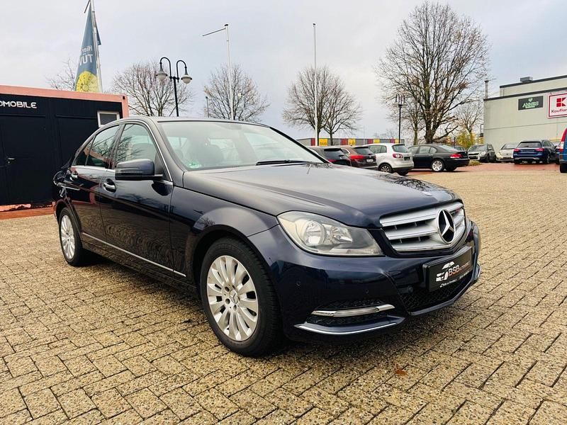 Gebraucht Mercedes C200 184 PS (135 kW) 2012 Blau Limousine