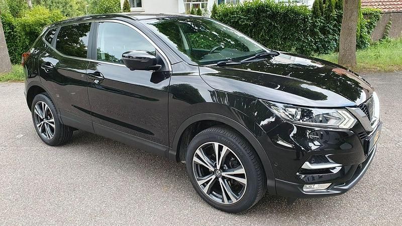 Schwarz Gebraucht 2017 Nissan Qashqai N-Connecta SUV | 12.950 € (Guter Preis) - Bild 1/4