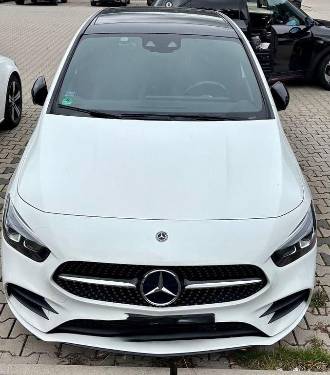 Weiß Gebraucht 2020 Mercedes B250e Van / Kleinbus | 21.100 € (Guter Preis) - Bild 1/4