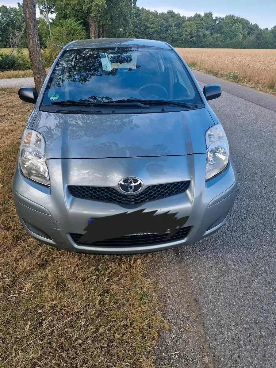 Gebraucht Toyota Yaris 69 PS (50 kW) 2009 Silber Kleinwagen