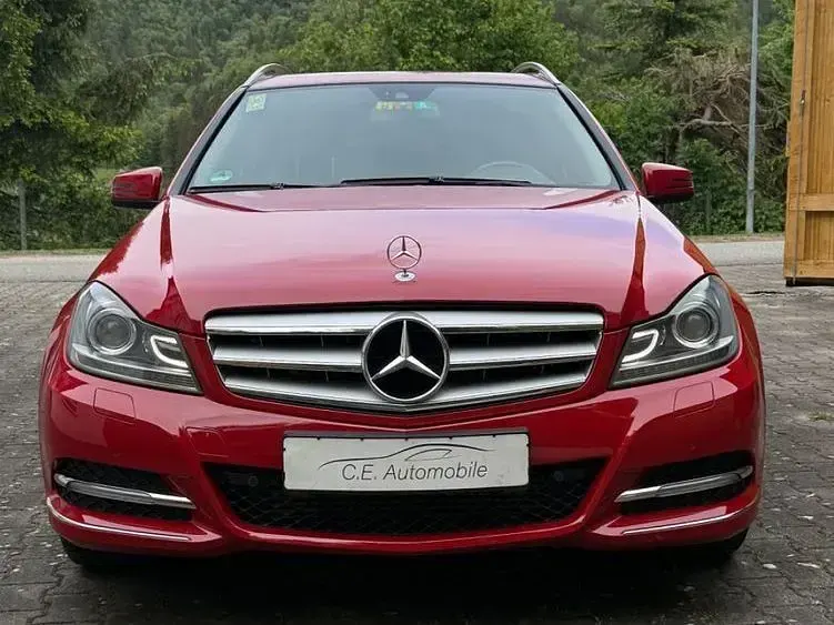 Gebraucht Mercedes C350 265 PS (194 kW) 2011 Rot Limousine