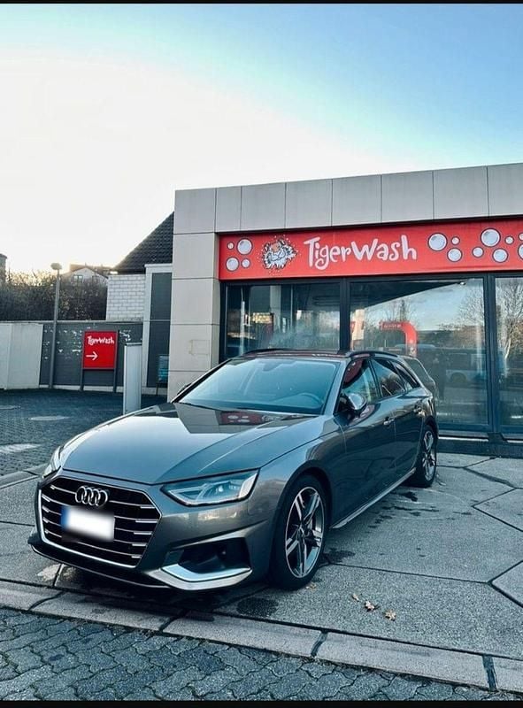 Second-hand Audi A4 Advanced 190 CP (139 kW) 2020 Gri Break