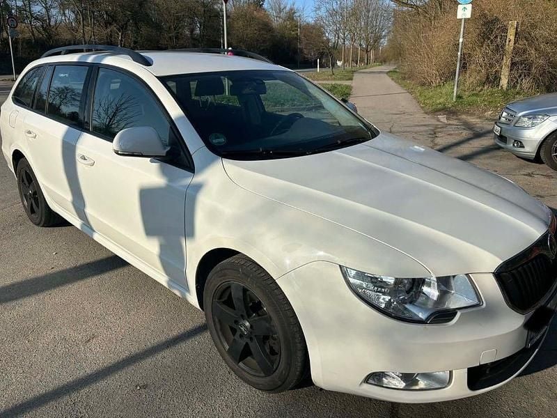 Gebraucht Skoda Superb Active 125 PS (91 kW) 2013 Weiß Kombi