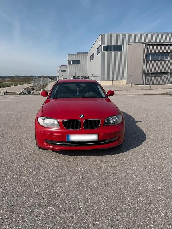 Gebraucht BMW 116 122 PS (89 kW) 2010 Rot Kleinwagen